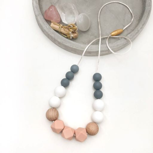 One Chew Three Poppy Silicone Necklace Soft Pink